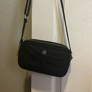 Lululemon Crossbody Camera Bag - Black 🖤